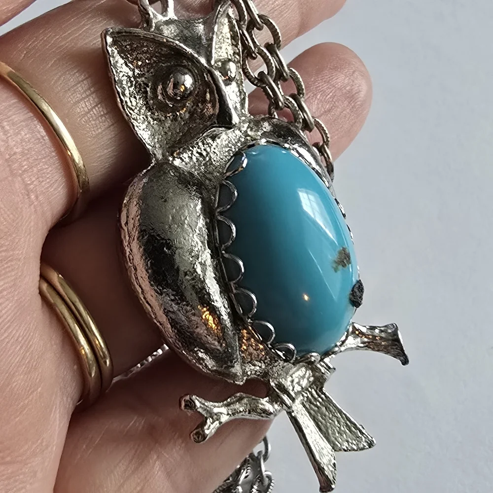 Vintage owl necklace silver tone turquoise blue color cabochon bird long
